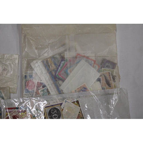 450 - A COLLECTION OF STAMPS IN PACKETS