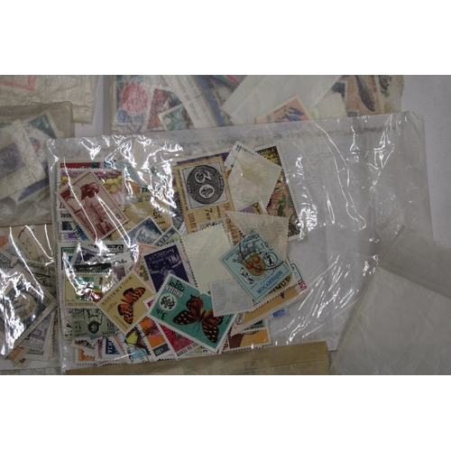 450 - A COLLECTION OF STAMPS IN PACKETS