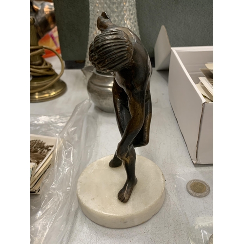 294 - A BRONZE MODEL OF A GREEK DISCUS THROWER, HEIGHT 19CM