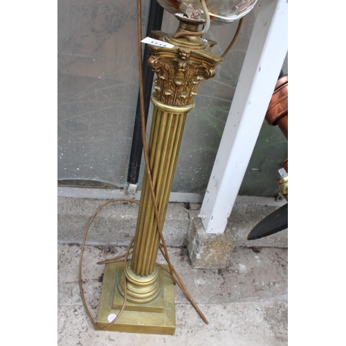 1514 - A VINTAGE HEAVY BRASS TABLE LAMP WITH SHADE (A/F)