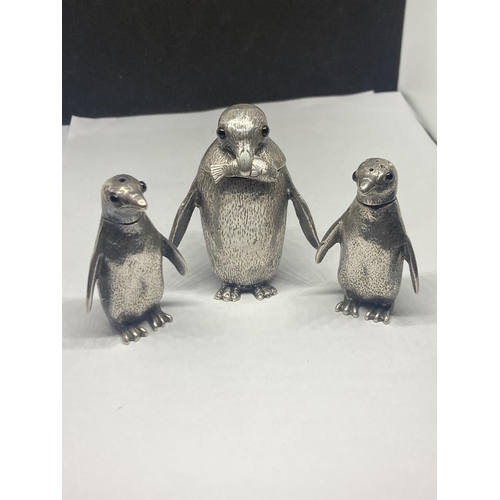 1 - A HALLMARKED LONDON SILVER CRUET SET IN THE FORM OF THREE PENGUINS GROSS WEIGHT 279.3 GRAMS