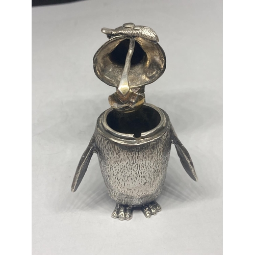 1 - A HALLMARKED LONDON SILVER CRUET SET IN THE FORM OF THREE PENGUINS GROSS WEIGHT 279.3 GRAMS