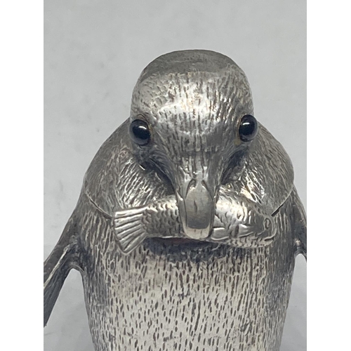 1 - A HALLMARKED LONDON SILVER CRUET SET IN THE FORM OF THREE PENGUINS GROSS WEIGHT 279.3 GRAMS