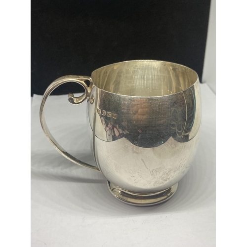 2 - A HALLMARKED BIRMINGHAM SILVER MUG GROSS WEIGHT 199.2 GRAMS (ENGRAVED)