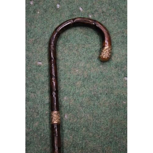 32 - A VINTAGE WALKING STICK WITH 9 CARAT GOLD FINIALS