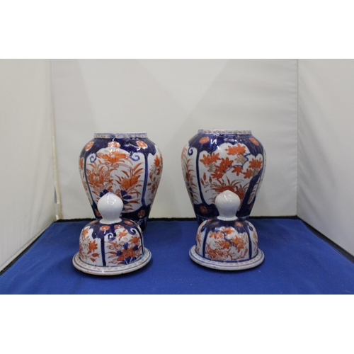 35 - A PAIR OF IMARI LIDDED GINGER JARS