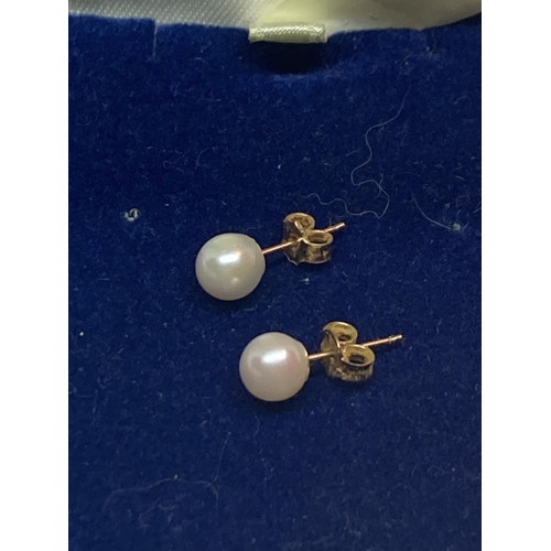 629 - A PAIR OF 9 CARAT GOLD ANDPEARL EARRINGS IN A PRESENTATION BOX