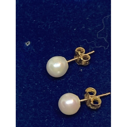 629 - A PAIR OF 9 CARAT GOLD ANDPEARL EARRINGS IN A PRESENTATION BOX