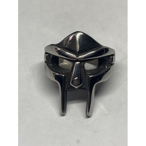 638 - A WHITE METAL SKULL RING SIZE P/Q