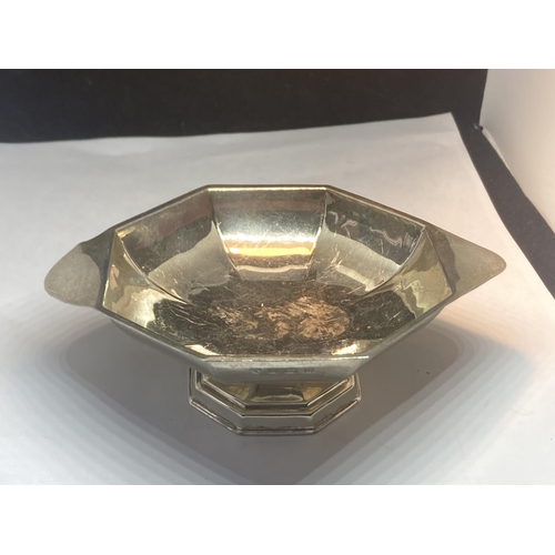 85 - A HALLMARKED BIRMINGHAM SILVER OCTAGONAL DISH ON A PEDESTAL BASE GROSS WEIGHT 98.85 GRAMS