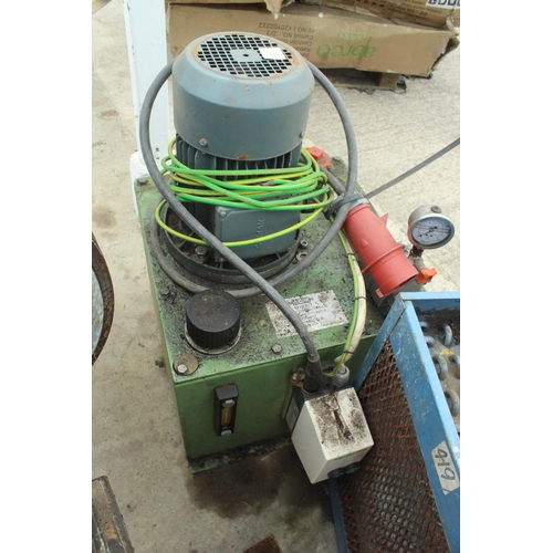 104 - HYDRAULIC RESERVOIR AND MOTOR PUMP IN WORKING ORDER  NO VAT