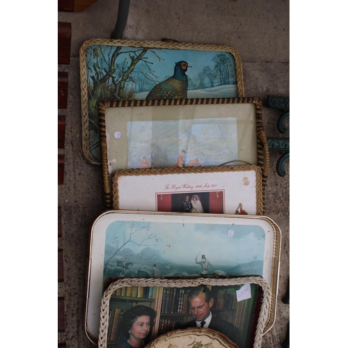 1675 - AN ASSORTMENT OF VARIOUS VINTAGE AND RETRO SERVING TRAYS