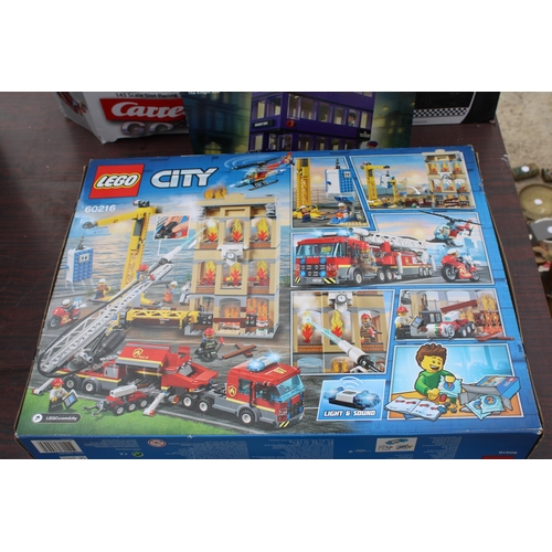 1684 - AN ASSORTMENT OF TOYS TO INCLUDE A BOXED LEGO CITY SET, A HARRY POTTER LEGO NIGHT BUS AND A MARIOKAR... 