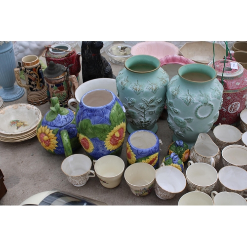 1745 - AN ASSORTMENT OF ITEMS TO INCLUDE A WEDGWOOD QUEENS WARE VASE, AN ORIENTAL STYLE TEAPOT AND CUPS ETC