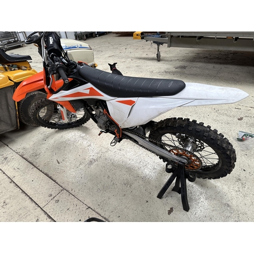 177 - 2019 KTM 250 SXF MOTORBIKE 158 HOURS PISTON & CAM CHAIN DONE 40 HOURS AGO. MAP SWITCH BUTTON, TRACTI... 