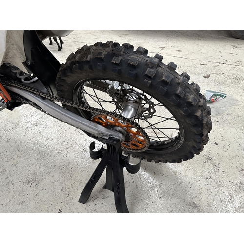 177 - 2019 KTM 250 SXF MOTORBIKE 158 HOURS PISTON & CAM CHAIN DONE 40 HOURS AGO. MAP SWITCH BUTTON, TRACTI... 