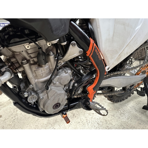 177 - 2019 KTM 250 SXF MOTORBIKE 158 HOURS PISTON & CAM CHAIN DONE 40 HOURS AGO. MAP SWITCH BUTTON, TRACTI... 