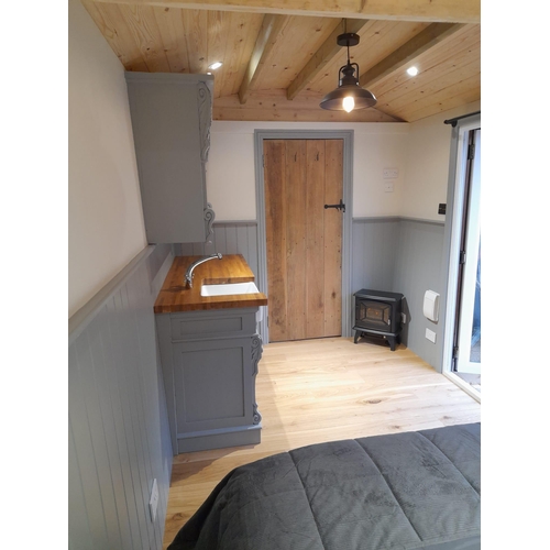 199 - A SHEPHERDS HUT - LUXURIOUS NEW HAND CRAFTED, FULLY FINISHED BUILT FOR ALL YEAR ROUND USE HEAVILY IN... 