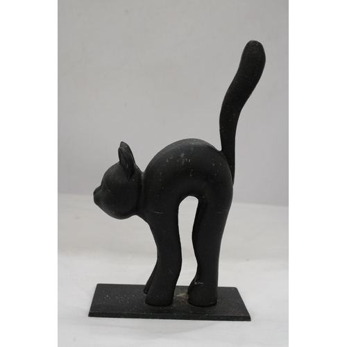 171 - A HEAVY CAST IRON BLACK CAT DOORSTOP