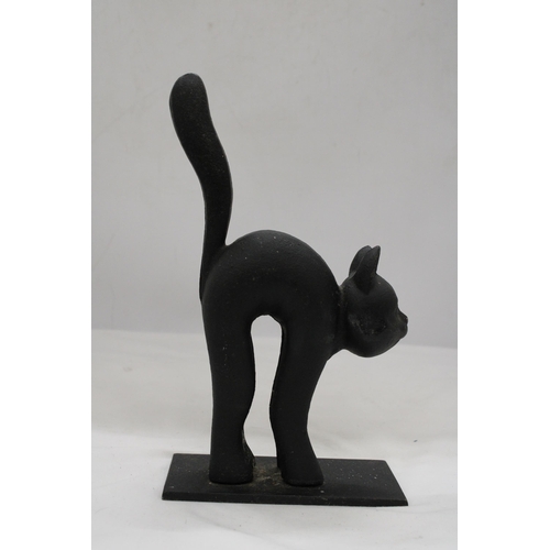 171 - A HEAVY CAST IRON BLACK CAT DOORSTOP