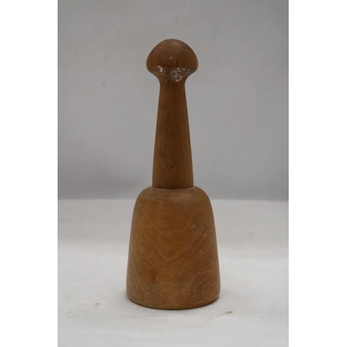 183 - A GENUINE 'MARPLES' SCULPTURE MALLET