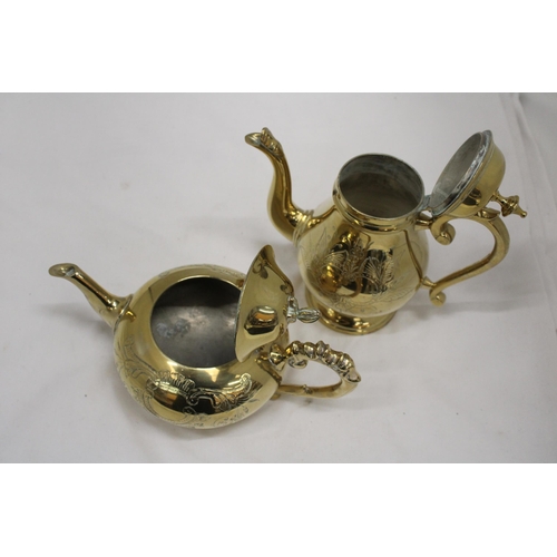 195 - A SILVER PLATED TEA POT AND COFFEE POT