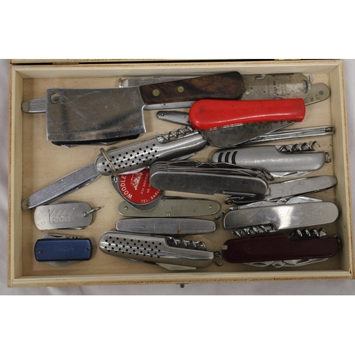 200 - A COLLECTION OF 22 VINTAGE PEN KNIVES