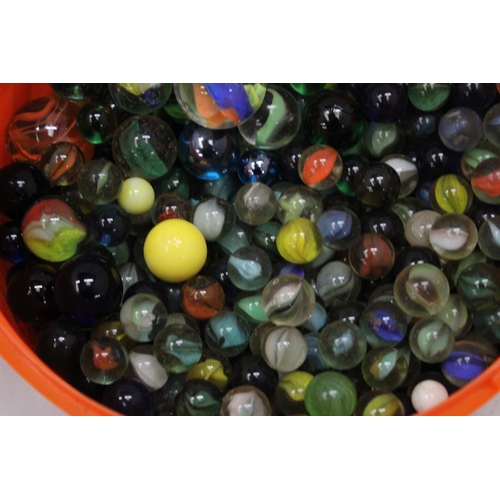 208 - A LARGE COLLECTION OF VINTAGE MARBLES