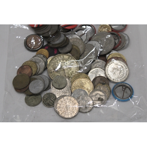 226 - A COLLECTION OF VINTAGE FOREIGN COINS AND BADGES