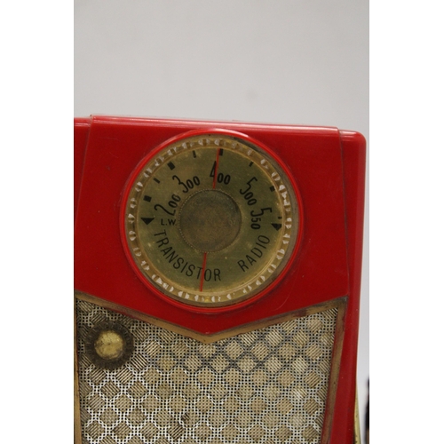 230 - A VINTAGE EMERSON TRANSISTOR RADIO IN ORIGINAL CASE PLUS AN ORIENTAL METAL PIN TRAY WITH DRAGON DECO... 