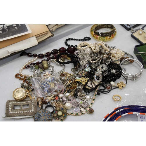 231 - A LARGE QUANTITY OF COSTUME JEWELLERY TO INCLUDE NECKLACES, EARRINGS, BROOCHES, BRACELETS, ETC, PLUS... 