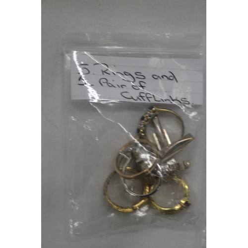 243 - A QUANTITY OF COSTUME JEWELLERY TO INCLUDE RINGS, BRACELETS AND PENDANTS