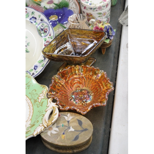 251 - A MIXED LOT OF VINTAGE COLLECTABLE ITEMS TO INCLUDE A WEDGWOOD TEAPOT AND STAND, LOSOL WARE JUG, RAD... 