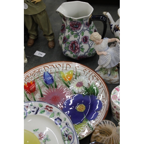 251 - A MIXED LOT OF VINTAGE COLLECTABLE ITEMS TO INCLUDE A WEDGWOOD TEAPOT AND STAND, LOSOL WARE JUG, RAD... 