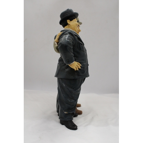 254 - A LARGE FIGURE GROUP OF LAUREL AND HARDY, HEIGHT 37CM