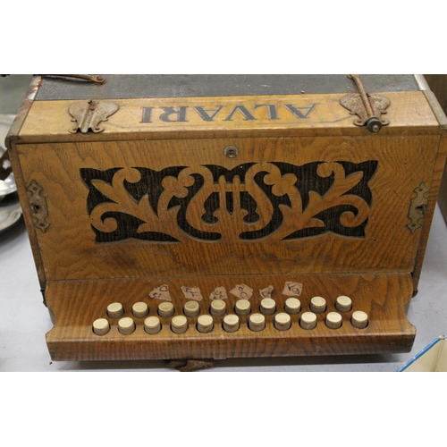 262 - A VINTAGE ALVARI BUTTON ACCORDIAN