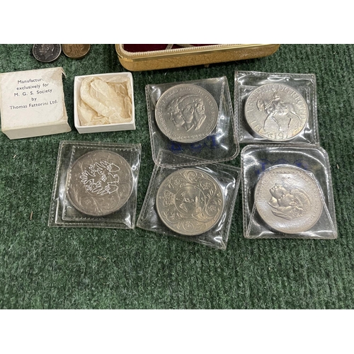 382A - FIVE COMMEMORATIVE COINS, A SILVER CHAIN, TWO CRUCIFIXES AND A WW1 MINIATURE DRESS MEDAL