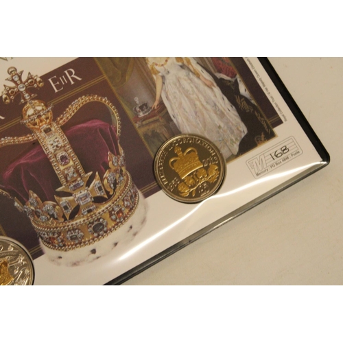 462 - A DOUBLE COMMEMORATIVE COIN COVER CELEBRATING THE QUEEN ELIZABETH II & QUEEN VICTORIA CORONATION ANN... 