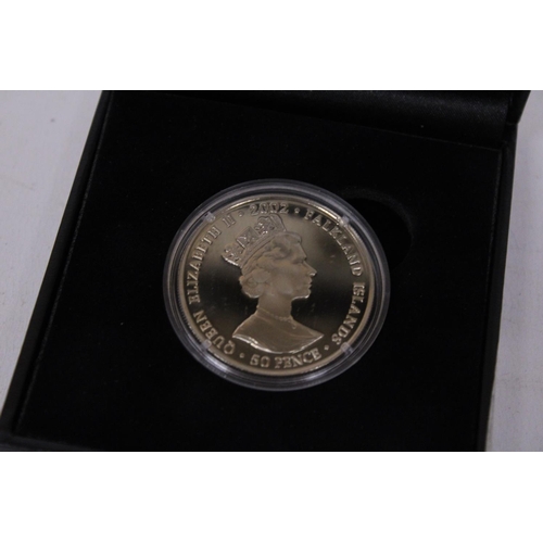 467 - A GOLDEN JUBILEE HM QUEEN ELIZABETH 2002 50P COIN IN PRESENTATION BOX WITH CERTIFICATE OF AUTHENTICI... 