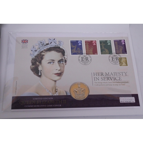 474 - A COLLECTION OF STAMPS AND COINS TO INCLUDE A 2015 HER MAJESTY IN SERVICE £5 COIN AND STAMPS AND A R... 