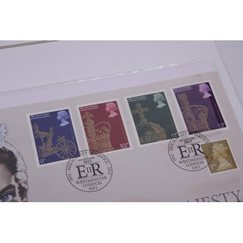 474 - A COLLECTION OF STAMPS AND COINS TO INCLUDE A 2015 HER MAJESTY IN SERVICE £5 COIN AND STAMPS AND A R... 