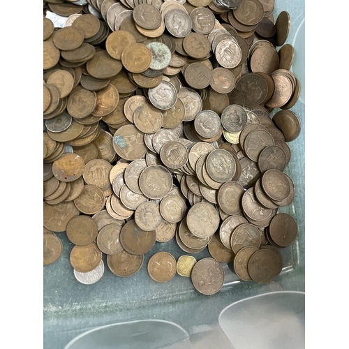 498A - A LARGE QUANTITY OF PRE DECIMAL PENNYS AND HALF PENNYS AND FURTHER COINAGE