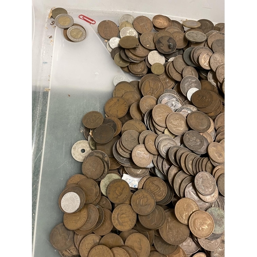 498A - A LARGE QUANTITY OF PRE DECIMAL PENNYS AND HALF PENNYS AND FURTHER COINAGE