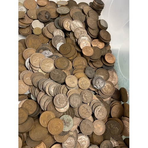 498A - A LARGE QUANTITY OF PRE DECIMAL PENNYS AND HALF PENNYS AND FURTHER COINAGE