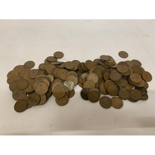 498 - A LARGE COLLECTION OF COPPER COINS