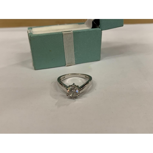 558 - A SILVER SOLITAIRE RING IN A PRESENTATION BOX