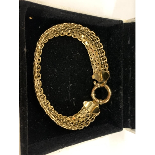 561 - A SILVER GILT BRACELET IN A PRESENTATION BOX