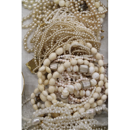 123 - A QUANTITY OF WHITE AND CREAM COSTUME JEWELLERY NECKLACES