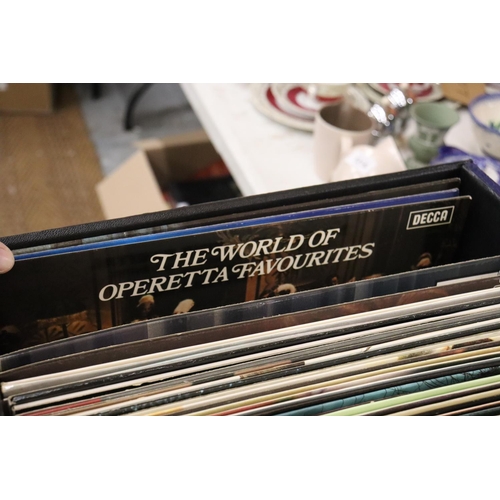 A COLLECTION OF VINTAGE CLASSICAL 33RPM VINYL RECORDS, IN A RECORD CASE