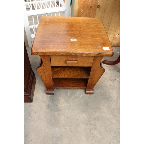 2850 - AN OAK MAGAZINE RACK / TABLE AND OAK JAYCEE TELEVISION STAND WITH LINENFOLD SLIDING DOORS